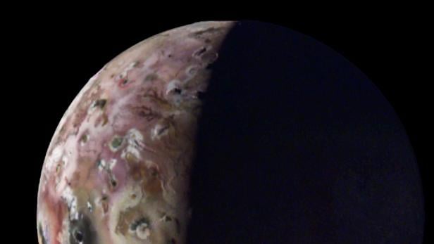 Io, aufgenommen von Juno am 9. April 2024