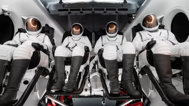 Endlich zeigt SpaceX, was die Weltraumtouristen tragen werden.