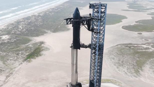 Das SpaceX Starship für den 4. Flug beim Zusammenbau (Stacking)
