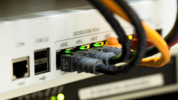 Ethernet-Kabel in Router