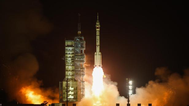 Symbolbild: Chinas geheimes Raumschiff wurde mit einer Langer-Marsch-2F Rakete ins All gebracht