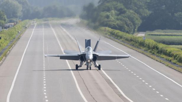 A Swiss Air Force F/A-18 fighter jet lands on the motorway during the Alpha Uno drill in Payerne
