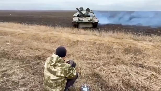 Russland baut T-72 zu ferngesteuerten FPV-Panzer um