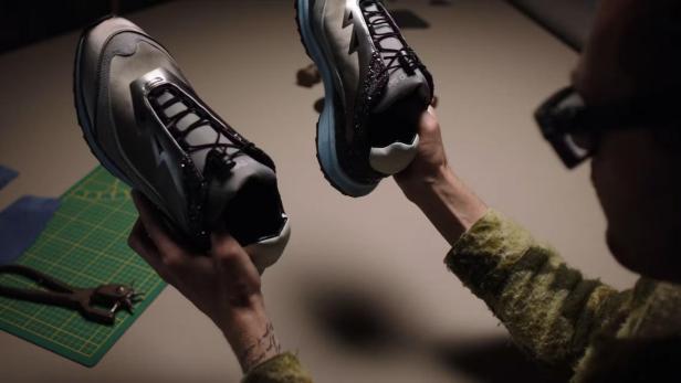 Samsung bringt Sneaker, mit dem man das Smartphone steuern kann