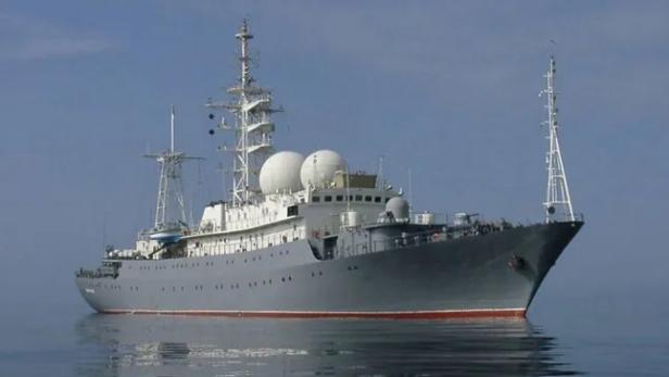 Russisches Spionage-Schiff ist hinter neuem israelischen U-Boot her (im Bild: die Wassili Tatischtschew)