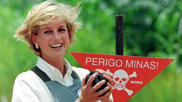 Archivbild: Prinzessin Diana bei einem Besuch in Angola, 1997