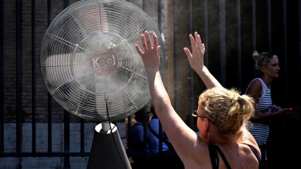 Ventilaoren können bei Hitze für Abkühlung sorgen, aber nur in einem bestimmten Ausmaß. Ventilaoren können bei Hitze für Abkühlung sorgen, aber nur in einem bestimmten Ausmaß.