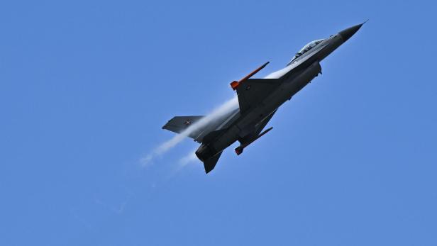 F-16 in Ukraine kommt mit ungewöhnlicher Vorrichtung (im Bild: eine F-16 der dänischen Luftwaffe)