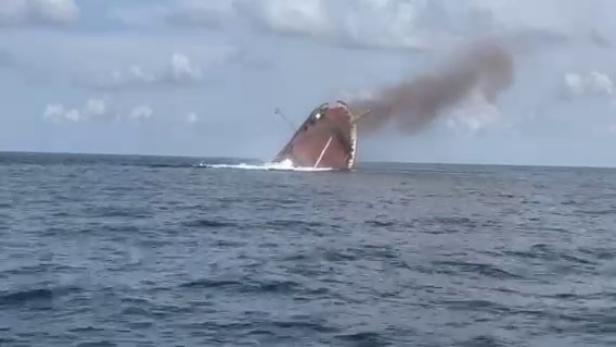 Das Frachtschiff wurde von einer Quicksink-Bombe zerstört und ist gesunken.