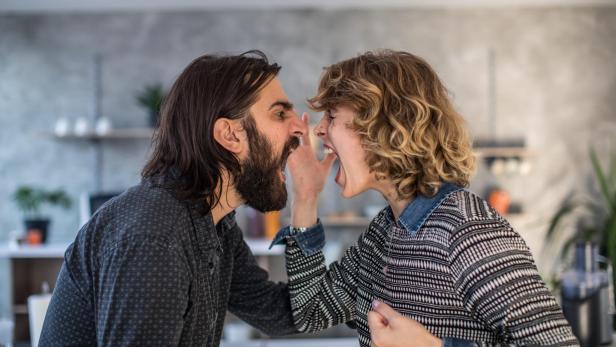 Mann und Frau streiten