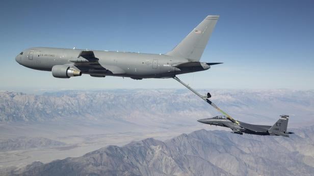 KC-46 beim Tankvorgang einer F-15 (Symbolbild)