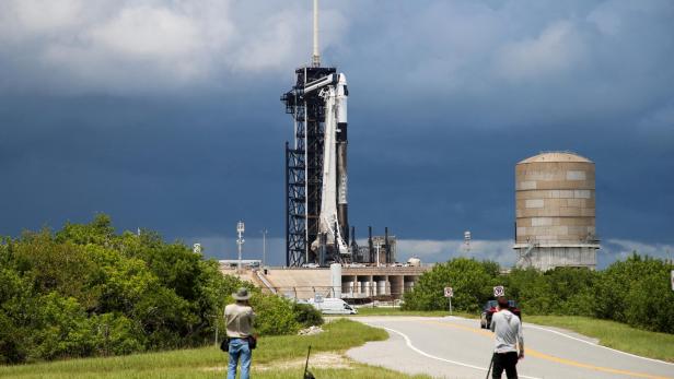 Falcon 9 auf Startrampe 