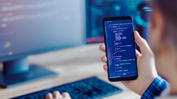 Es gibt einige Apps, mit denen man Programmieren lernen kann.