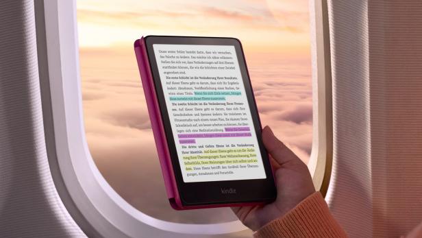 Amazon Kindle Colorsoft Signature Edition im Flugzeug