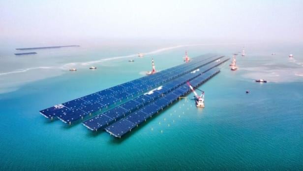 So sieht die schwimmende Solaranlage in China aus. 