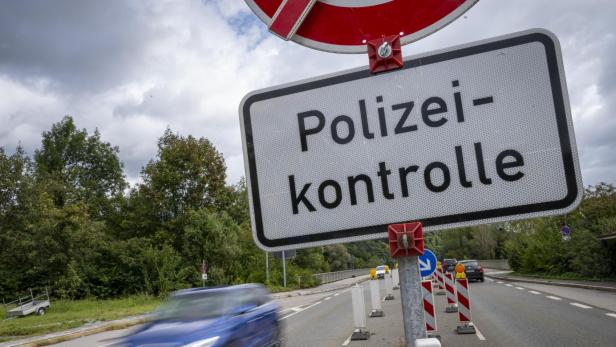 Polizeikontrolle Schild