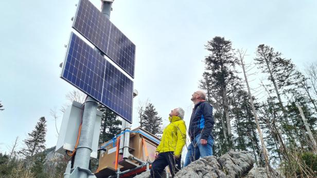 Das Lawinenradar wird über Photovoltaikmodule und einer Brennstoffzelle versorgt.