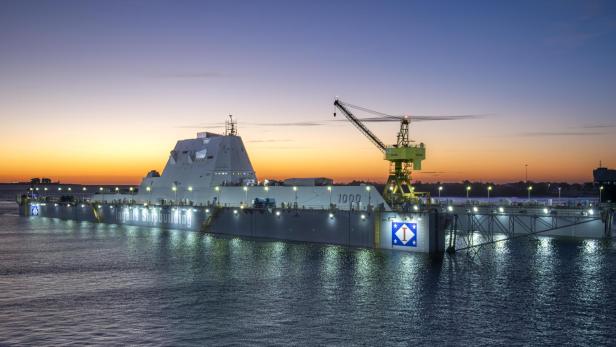 Die USS Zumwalt ist wieder im Wasser