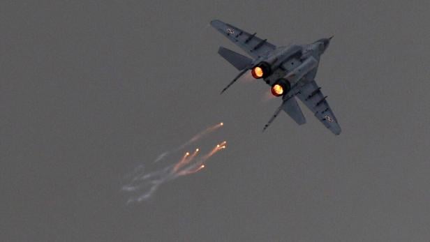 Russischer Kampfjet vollführt verrücktes "Cobra"-Manöver