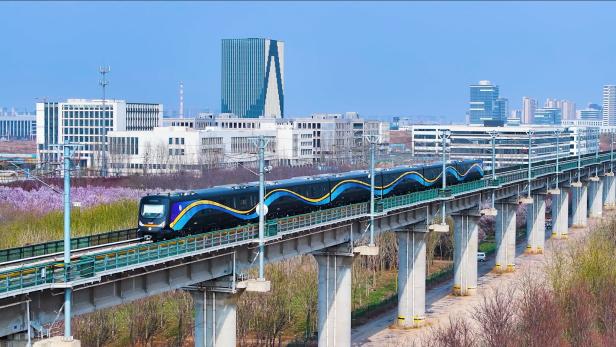 Der Kohlefaserzug "Cetrovo 1.0 Carbon Star Rapid Rail" ist jetzt in China im Einsatz