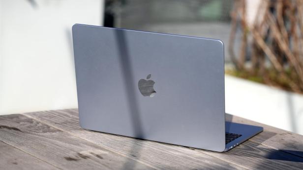 MacBook Air Das Apple MacBook Air mit M4-Chip. Nächstes Jahr könnte es bei Apple aber eine noch günstigere Sparte geben, sagt der Analyst Kuo.