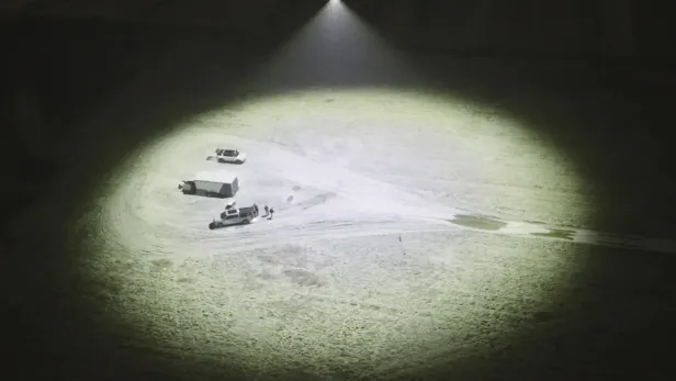 Drohne Es werde Licht: Die Drohne ist ein fliegender Scheinwerfer.
