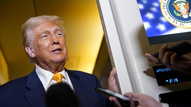 US-Präsident Donald Trump will Smartphones von den Zöllen ausschließen. US-Präsident Donald Trump will Smartphones von den Zöllen ausschließen.