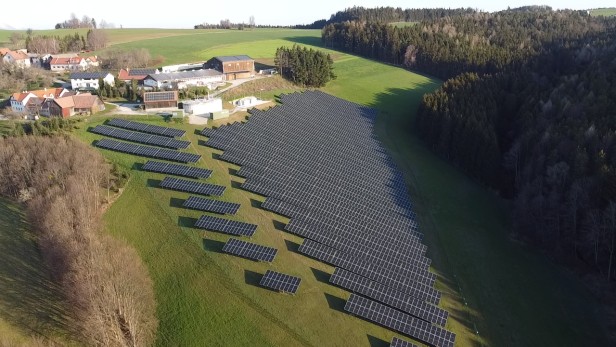 Die Agri-PV-Anlage des Landwirten. Die Agri-PV-Anlage des Landwirten.