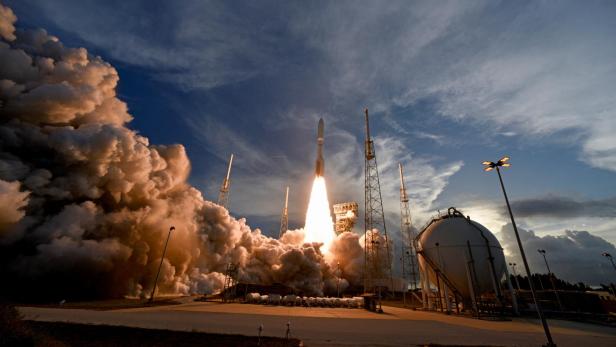 A United Launch Alliance Atlas V rocket lifts off carrying Amazon's Project Kuiper internet network satellites from the Cape Canaveral Space Force Station A United Launch Alliance Atlas V rocket lifts off carrying Amazon's Project Kuiper internet network satellites from the Cape Canaveral Space Force Station