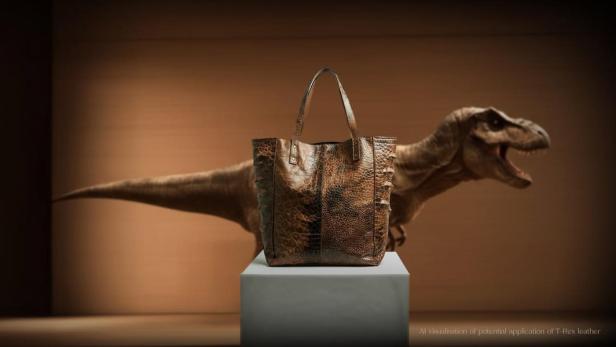 Ein KI-generiertes Produktbild zeigt eine Handtasche aus Dino-Leder. Ein KI-generiertes Produktbild zeigt eine Handtasche aus Dino-Leder.