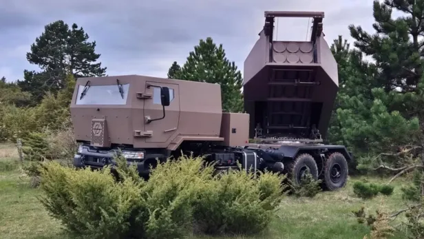 Foudre kann auf einen Renault-Lkw montiert werden.