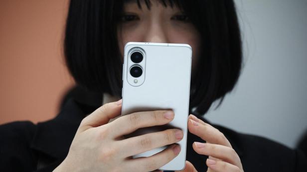 Samsung macht sich in S25-Edge-Werbung über das iPhone lustig Samsung macht sich in S25-Edge-Werbung über das iPhone lustig