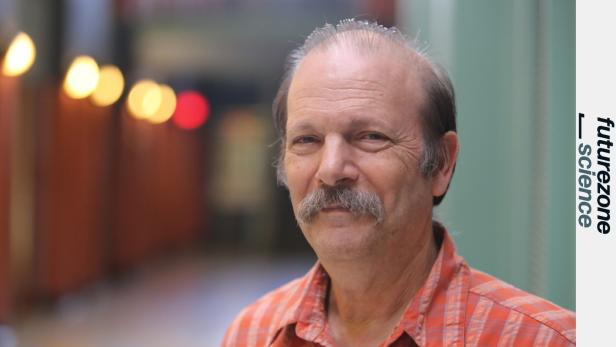 Moshe Y. Vardi Moshe Y. Vardi forscht seit vielen Jahren zu Künstlicher Intelligenz. Er macht sich jedoch auch Gedanken über deren gesellschaftliche Auswirkungen.