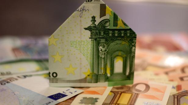 Au dem Bild sind mehrere Euro-Geldscheine abgebildet.
