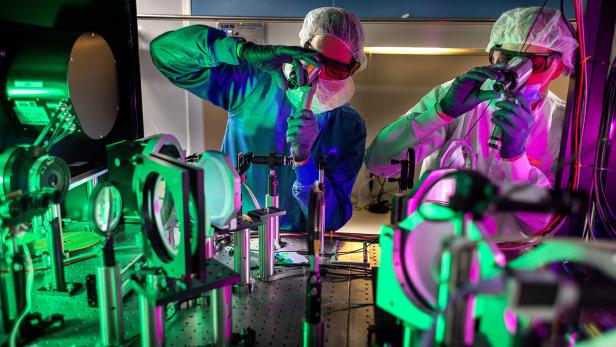 Experiment mit dem Laser Experiment mit dem Laser