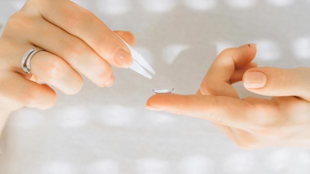 Die Kontaktlinsen wurden mit speziellen Nanopartikeln versetzt. Die Kontaktlinsen wurden mit speziellen Nanopartikeln versetzt.