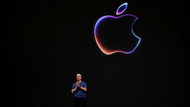 Apple-CEO Tim Cook wird auf der Bühne erwartet Apple-CEO Tim Cook wird auf der Bühne erwartet