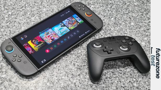 Die Switch 2 mit dem neuen Switch 2 Pro Controller Die Switch 2 mit dem neuen Switch 2 Pro Controller