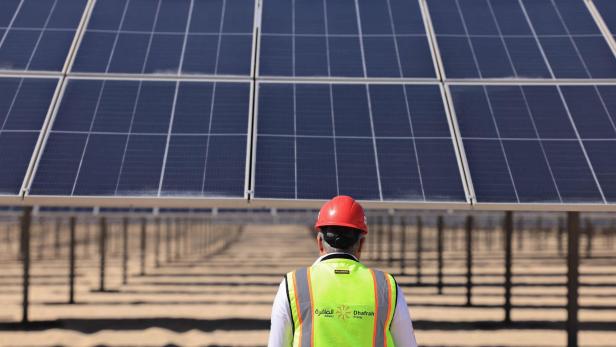 Symbolbild: Solarzellen in der Wüste