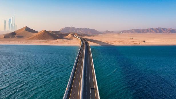 Symbolbild: Eine Brücke über das Meer Symbolbild: Eine Brücke über das Meer