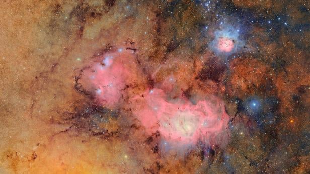 Trifid-Nebel (rechts oben) und des Lagunennebel