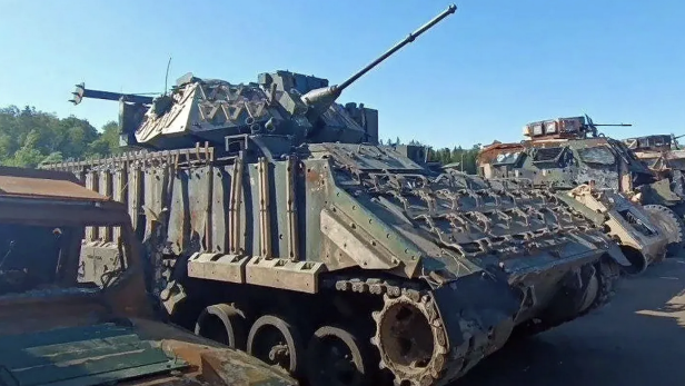 Screenshot des umgebauten Bradley M2 Schützenpanzers Screenshot des umgebauten Bradley M2 Schützenpanzers