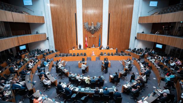 Blick in den Plenarsaal im Rahmen einer Sitzung des Nationalrates im Juli 2025