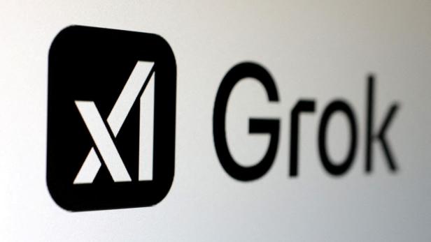 xAI will die Web- und App-Aktivitäten seiner Angestellten überwachen (Symbolbild). FILE PHOTO: Illustration shows xAI and Grok logos