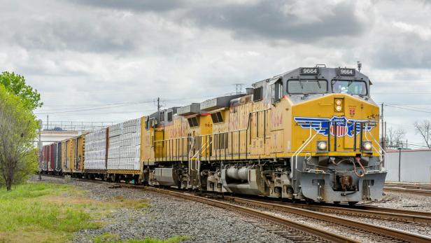 Eisenbahnen in den USA werden nicht vom Staat, sondern privat betrieben (Symbolbild). ein US-amerikanischer Frachtzug