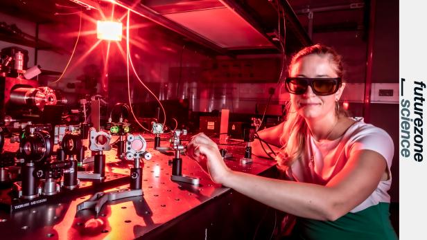 Die Forscherin Birgitta Schultze-Bernhardt (TU Graz) forscht, wie man mit Laser Stoffe messen kann. 