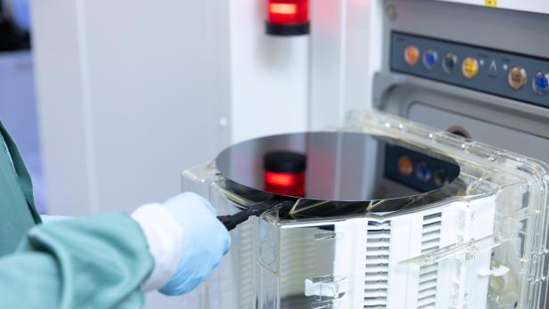 Das Ergebnis ist ein beschichteter Wafer. Das Ergebnis ist ein beschichteter Wafer.