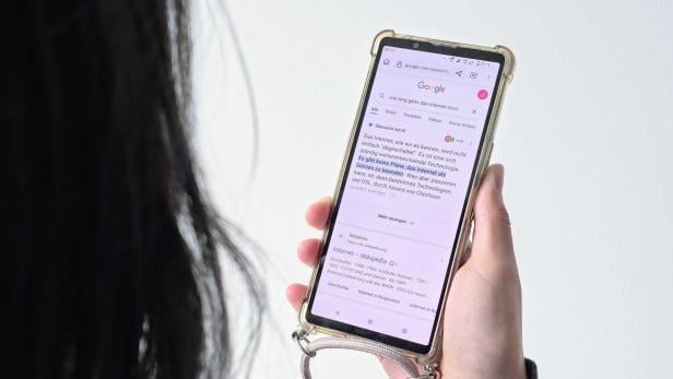 Viele User begnügen sich anscheinend mit der KI-Zusammenfassung bei der Google-Suche.