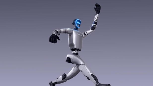 Ein Unitree G1-Roboter springt mit den Armen in der Höhe in die Luft.
