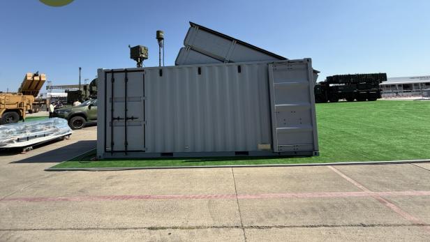 Der Raketenwerfer im Container soll für einen Überraschungseffekt sorgen.